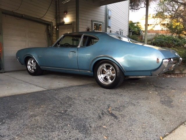 1968 Blue Oldsmobile Cutlass Coupe