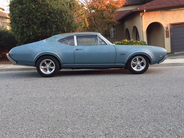 1968 Blue Oldsmobile Cutlass Coupe
