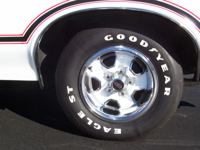 1970 White Oldsmobile Cutlass Convertible