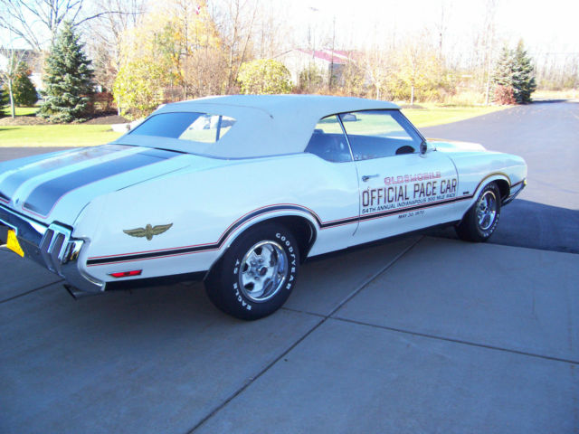 1970 White Oldsmobile Cutlass Convertible