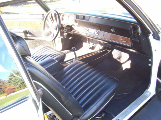 1970 White Oldsmobile Cutlass Convertible