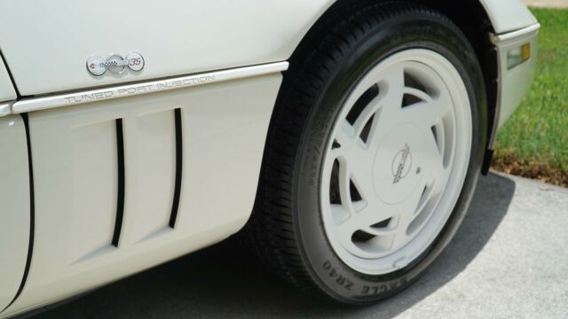 1988 White Chevrolet Corvette Coupe