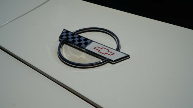 1988 White Chevrolet Corvette Coupe