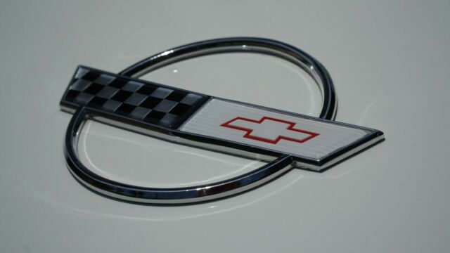 1988 White Chevrolet Corvette Coupe