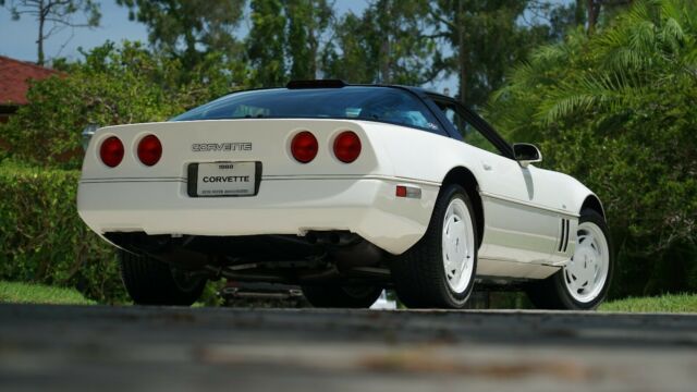 1988 White Chevrolet Corvette Coupe
