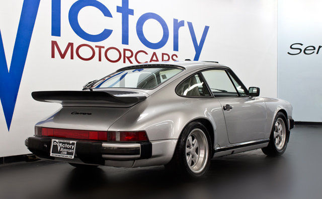 1989 SILVER METALLIC Porsche 911 Coupe