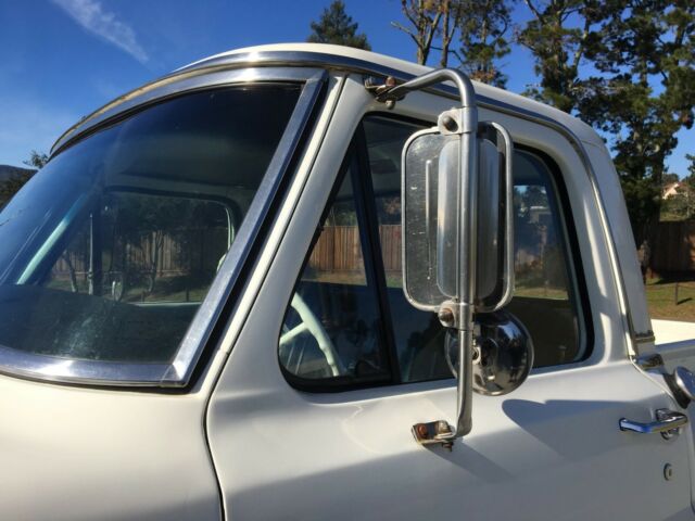 1969 Wimbledon White Ford F-100 Truck