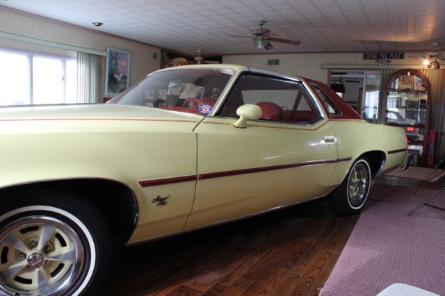 1977 Yellow Pontiac Grand Prix