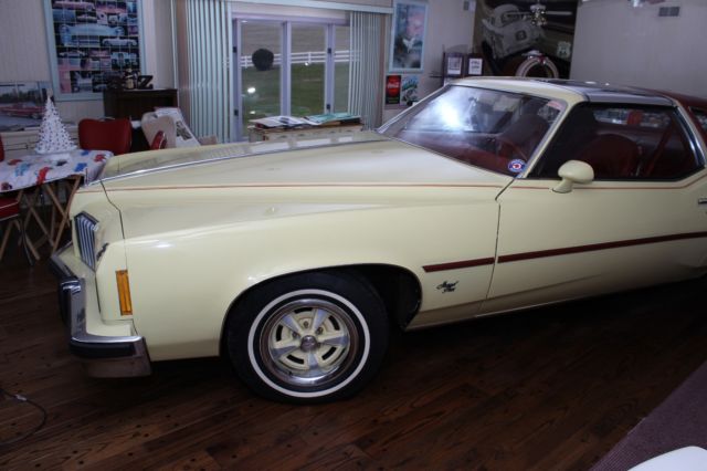 1977 Yellow Pontiac Grand Prix