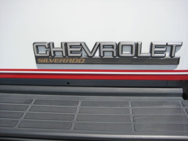 1990 White/red Chevrolet C/K Pickup 1500 Standard Cab Pickup