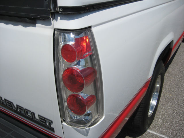 1990 White/red Chevrolet C/K Pickup 1500 Standard Cab Pickup