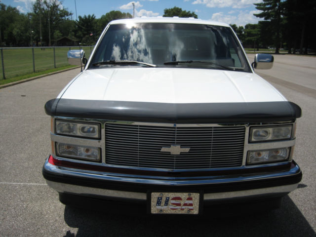 1990 White/red Chevrolet C/K Pickup 1500 Standard Cab Pickup