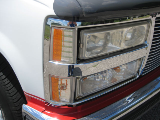 1990 White/red Chevrolet C/K Pickup 1500 Standard Cab Pickup