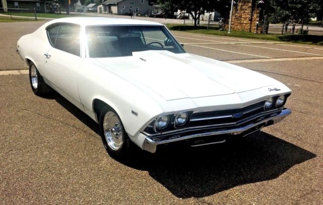 1969 White Chevrolet Chevelle Coupe