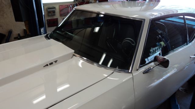 1969 White Chevrolet Chevelle Coupe