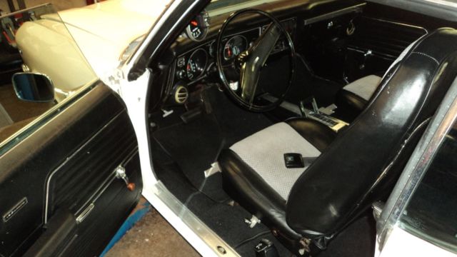 1969 White Chevrolet Chevelle Coupe