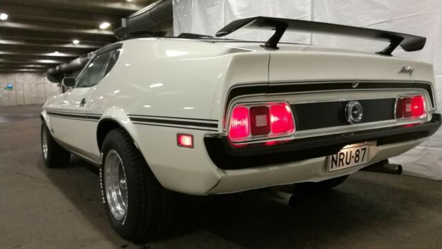 1973 White Ford Mustang Coupe