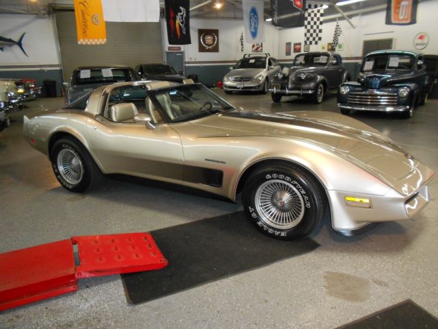 1982 Gold Chevrolet Corvette Coupe