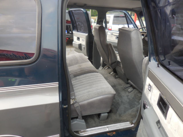 1988 Blue Chevrolet Suburban SUV