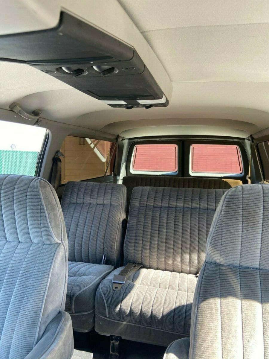 1991 Black Chevrolet Suburban
