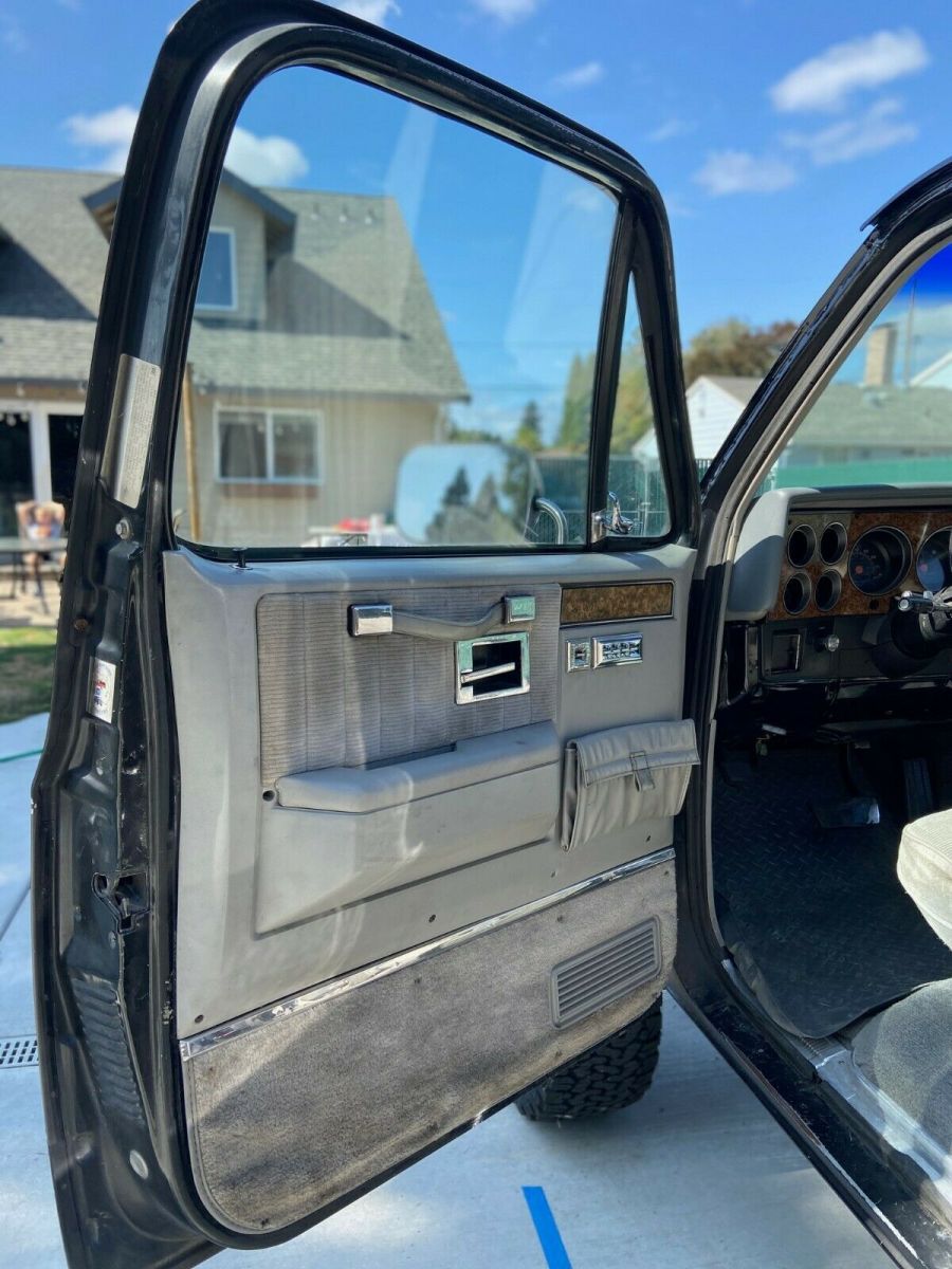 1991 Black Chevrolet Suburban