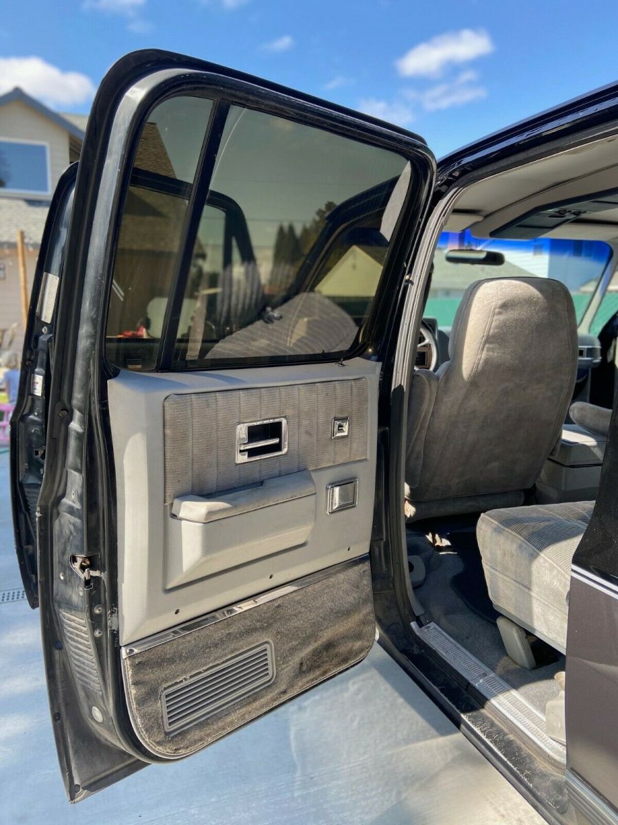 1991 Black Chevrolet Suburban