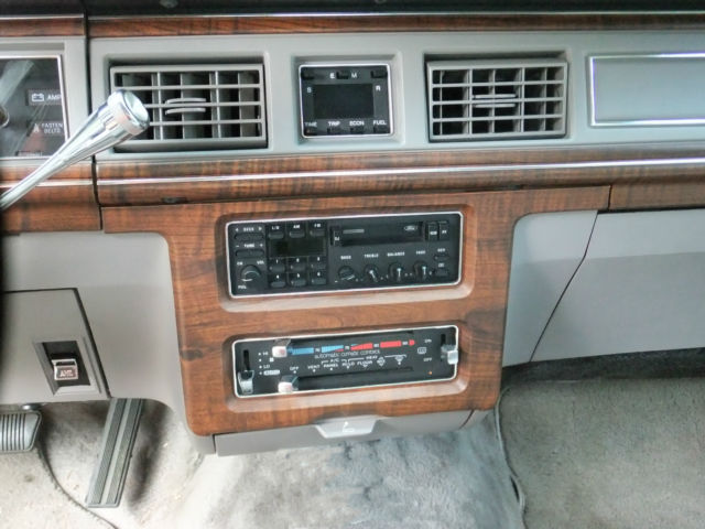 1989 Black Ford Crown Victoria