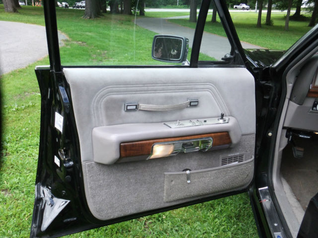 1989 Black Ford Crown Victoria