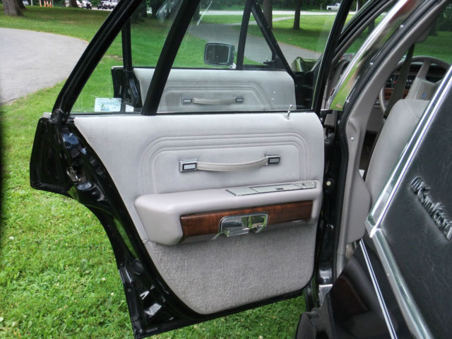 1989 Black Ford Crown Victoria