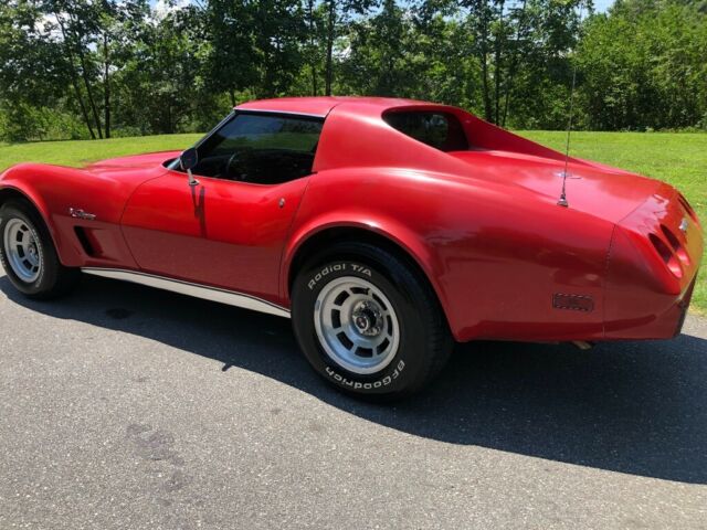 1976 Red Chevrolet Corvette Coupe