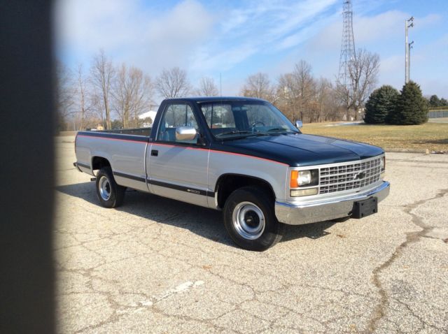 1988 Blue/silver Chevrolet C/K Pickup 1500