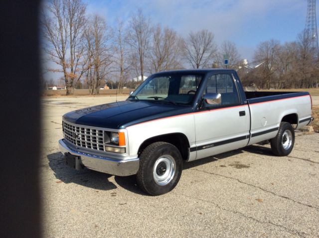 1988 Blue/silver Chevrolet C/K Pickup 1500