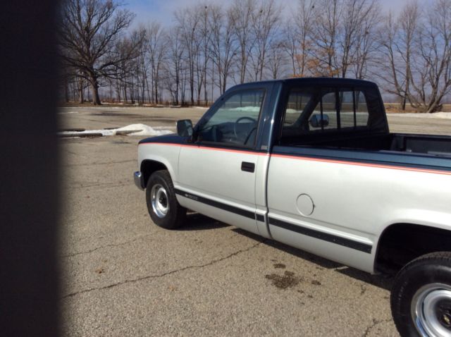 1988 Blue/silver Chevrolet C/K Pickup 1500