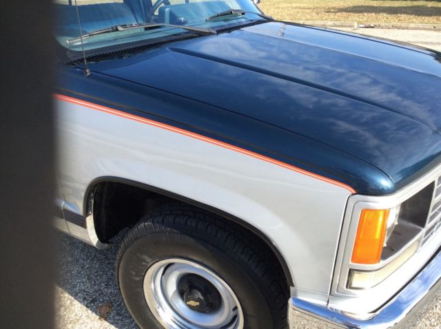 1988 Blue/silver Chevrolet C/K Pickup 1500