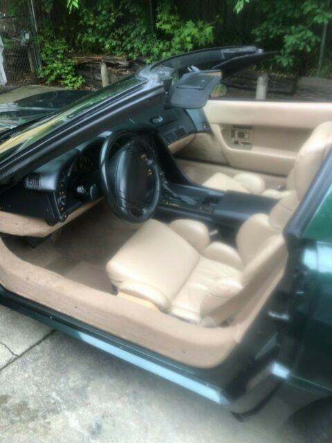 1992 Polo green Chevrolet Corvette Coupe