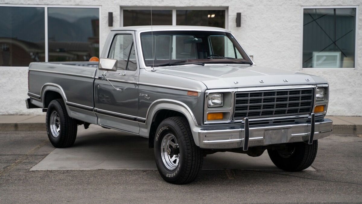 1981 Silver Ford F-150 Standard Cab Pickup