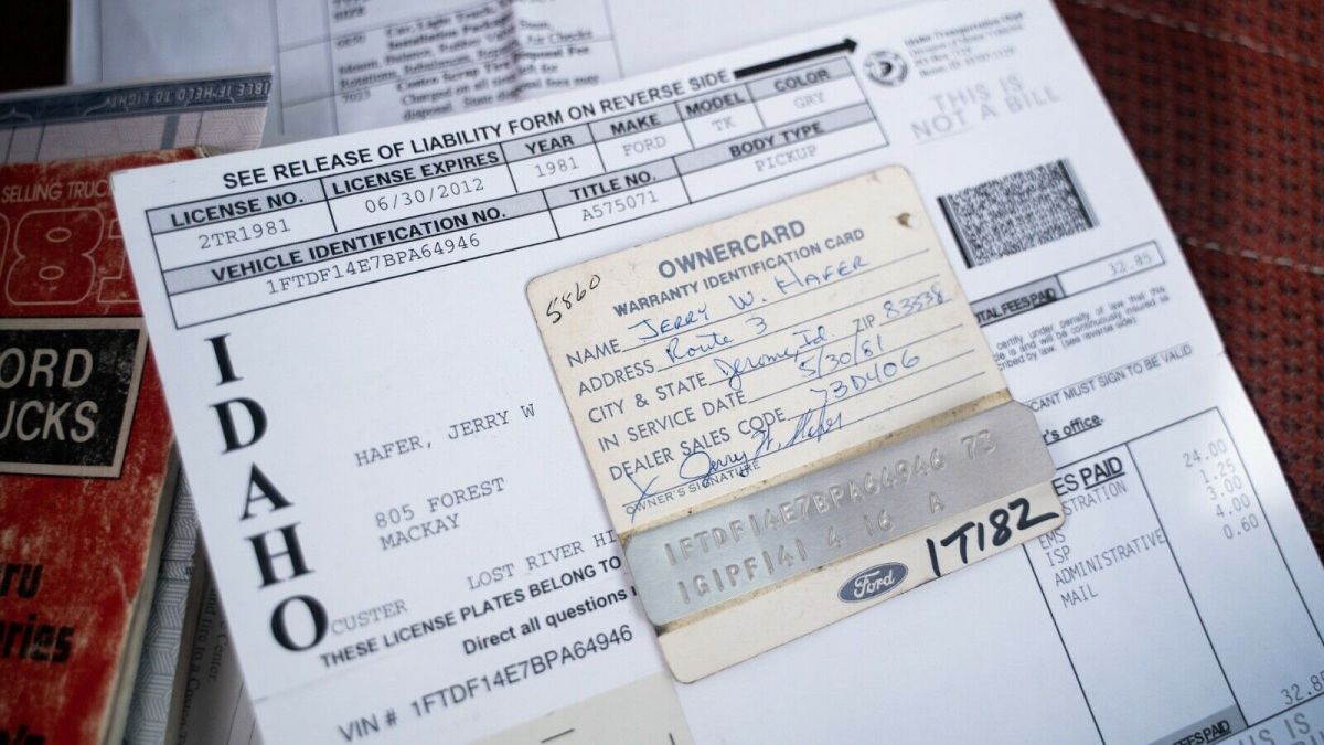 1981 Silver Ford F-150 Standard Cab Pickup