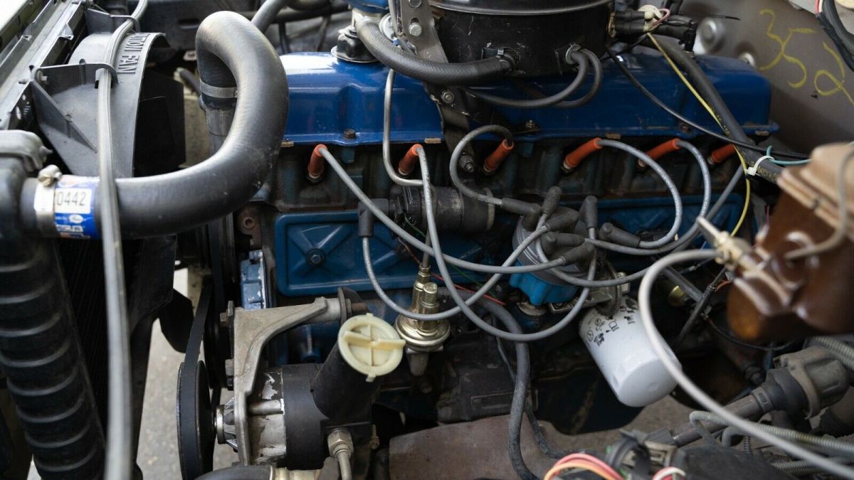 1981 Silver Ford F-150 Standard Cab Pickup