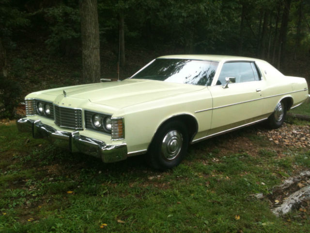 1974 Yellow Ford LTD 2 DOOR HARDTOP