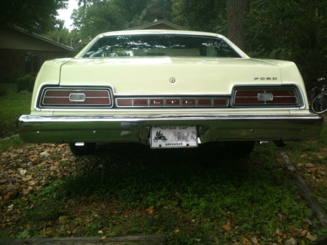 1974 Yellow Ford LTD 2 DOOR HARDTOP