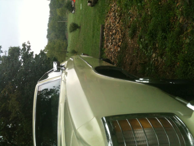 1974 Yellow Ford LTD 2 DOOR HARDTOP