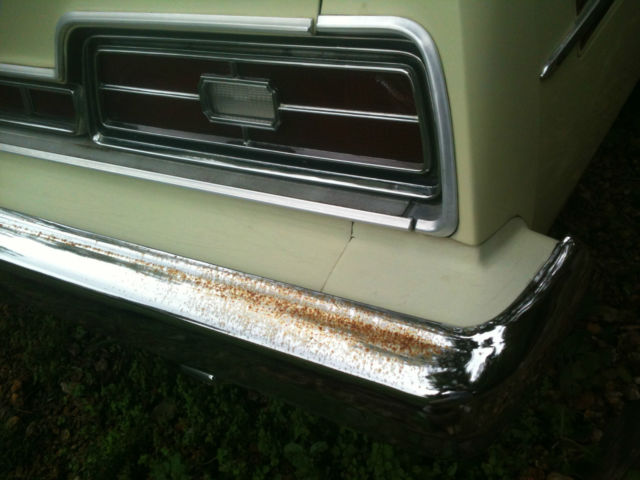 1974 Yellow Ford LTD 2 DOOR HARDTOP