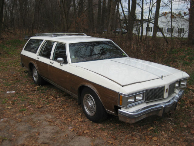 1984 White Oldsmobile Custom Cruiser Wagon