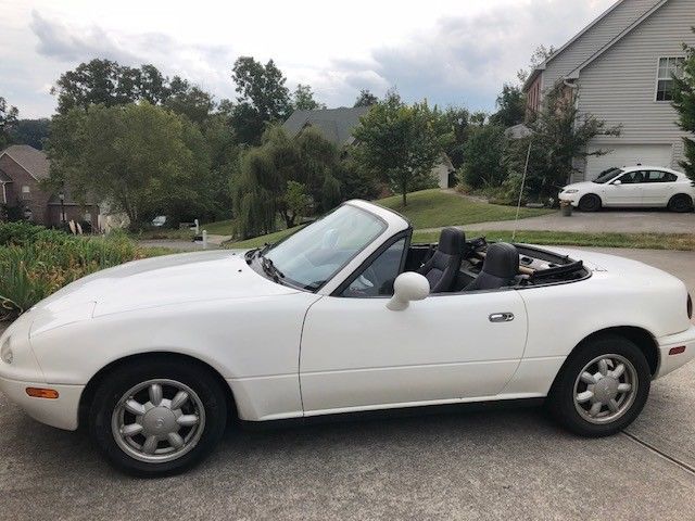 1993 White Mazda MX-5 Miata Convertible