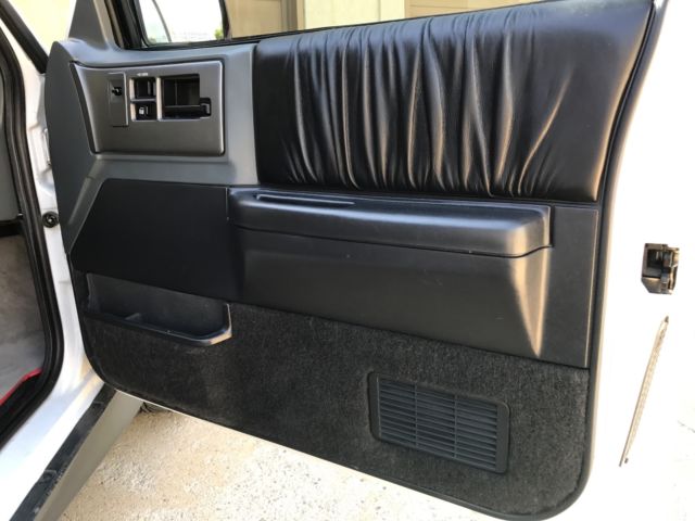 1992 White GMC Typhoon SUV