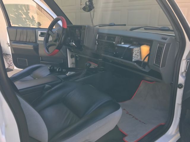 1992 White GMC Typhoon SUV