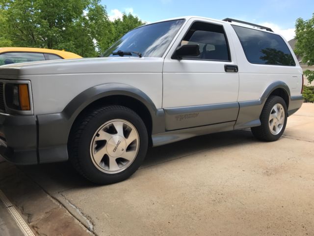 1992 White GMC Typhoon SUV