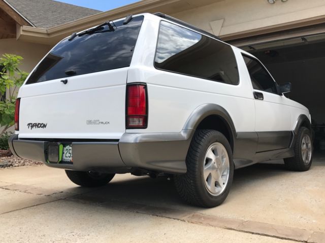 1992 White GMC Typhoon SUV