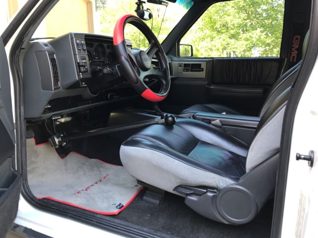 1992 White GMC Typhoon SUV