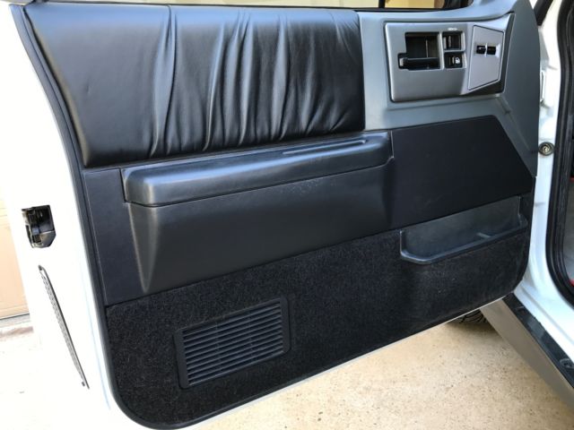 1992 White GMC Typhoon SUV